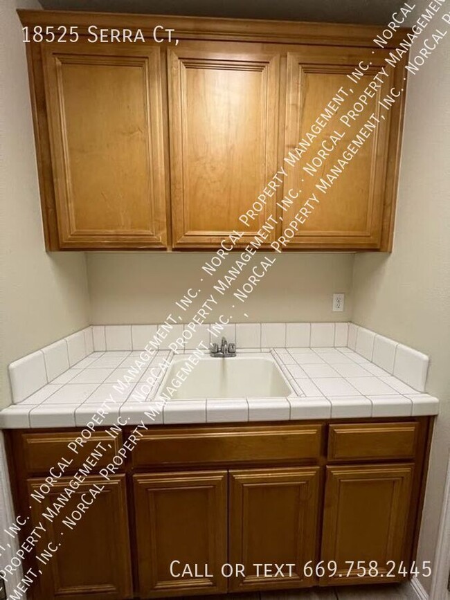Building Photo - 18525 Serra Ct