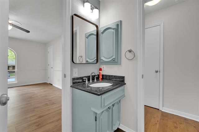 Building Photo - 9511 Robin Meadow Dr