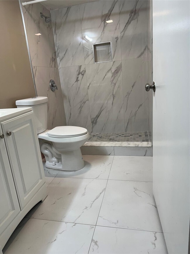 Building Photo - 5590 NW 61st St