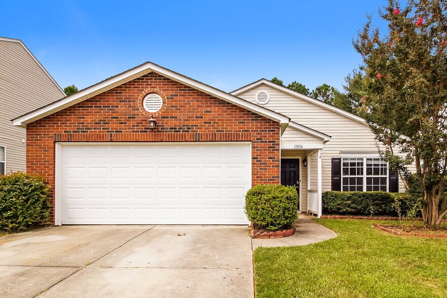 Primary Photo - 11016 Thousand Oaks Dr