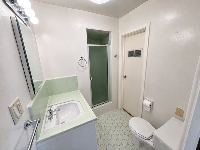 Building Photo - 352 Glen Ellen Dr
