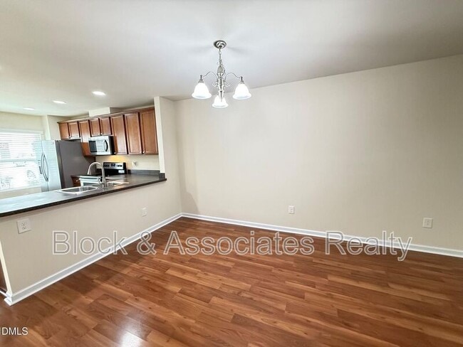 Building Photo - 8527 Quarton Dr