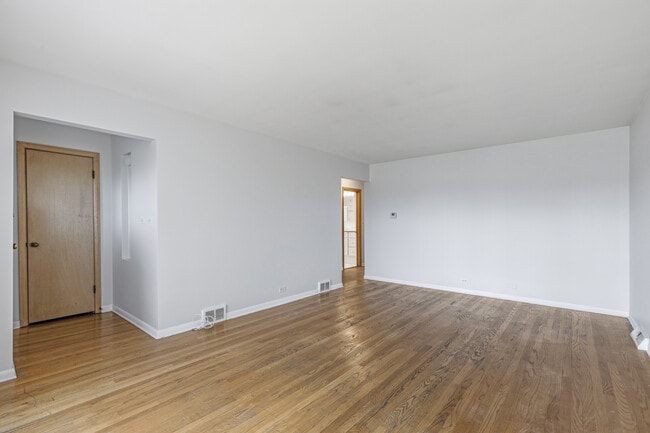 Building Photo - 8736 N Ozark Ave