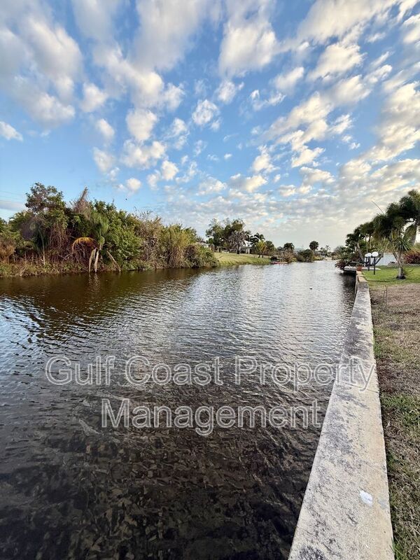Building Photo - 2436 Abscott St