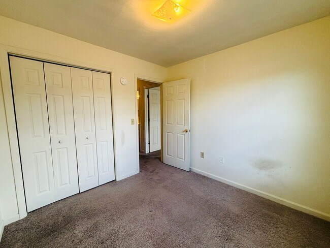 Building Photo - 874 Patrick Henry Dr