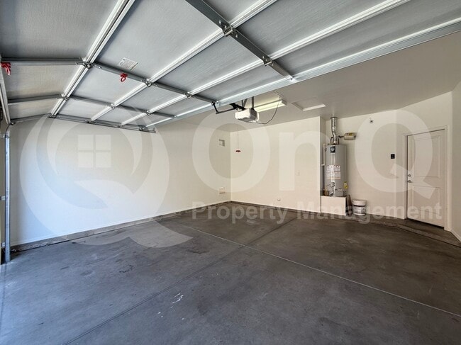 Building Photo - 3113 E Danbury Rd