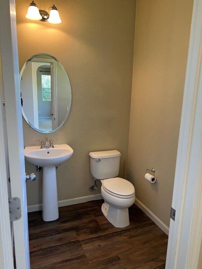 Building Photo - Modern 3 Bedroom 2 Bath 2 Story Vacaville Pets OK *Star Rentals