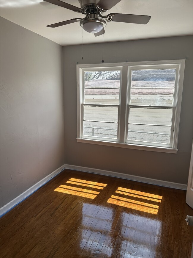 Building Photo - 1809 Poplar St