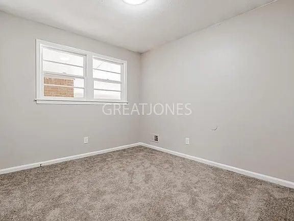 Building Photo - 912 Old Oak Dr