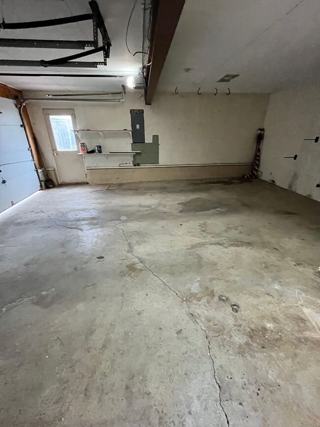 Building Photo - 3 Bedroom Single Family Home in Liverpool