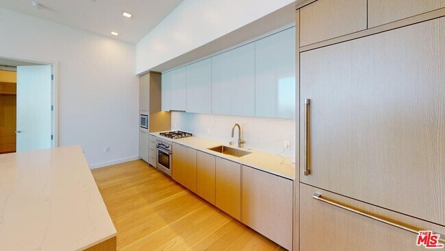 Building Photo - 525 Olive St