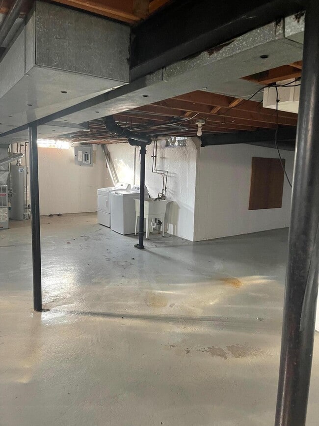 Building Photo - 4011 Harlow Ave