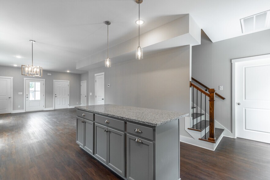 Building Photo - 4646 Heiskell Dr
