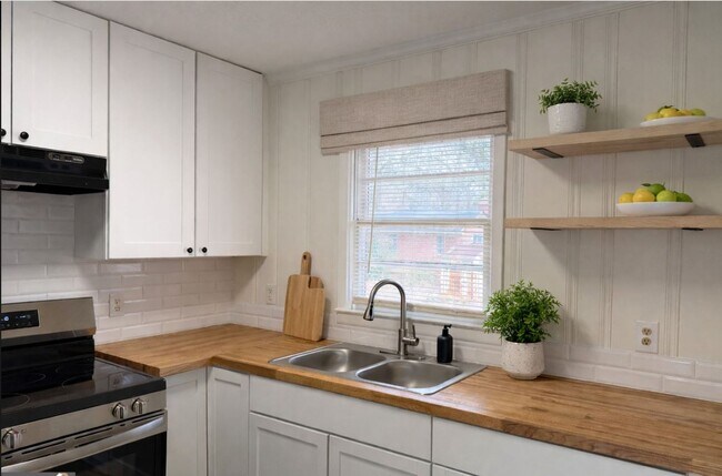 Building Photo - 1065 Nelson St