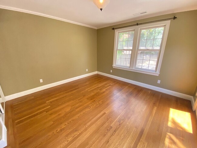 Building Photo - Advent - Four Bedroom Home W/ Incredibly L...
