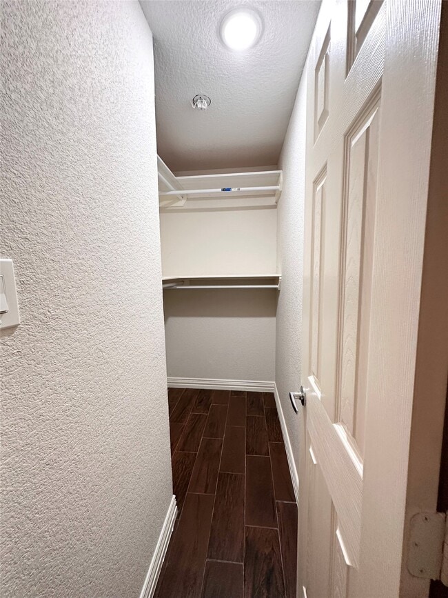 Building Photo - 8935 Gaylord Dr