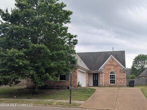 Building Photo - 947 Clubhouse Dr