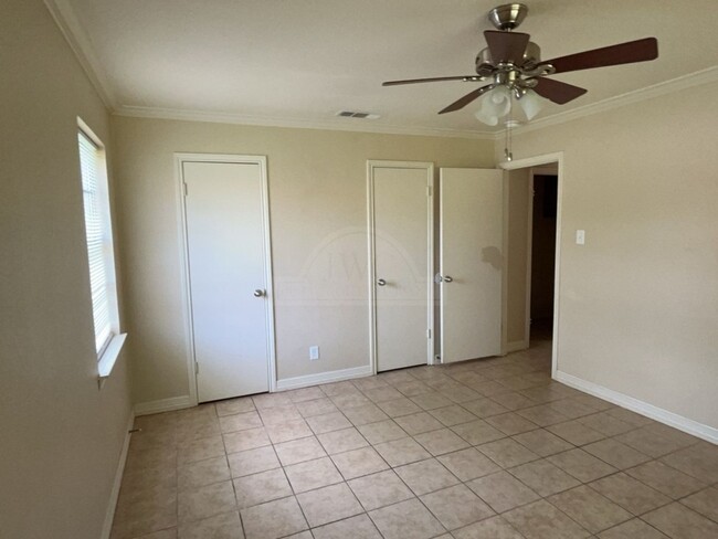 Building Photo - 2407 Buttercup Cir