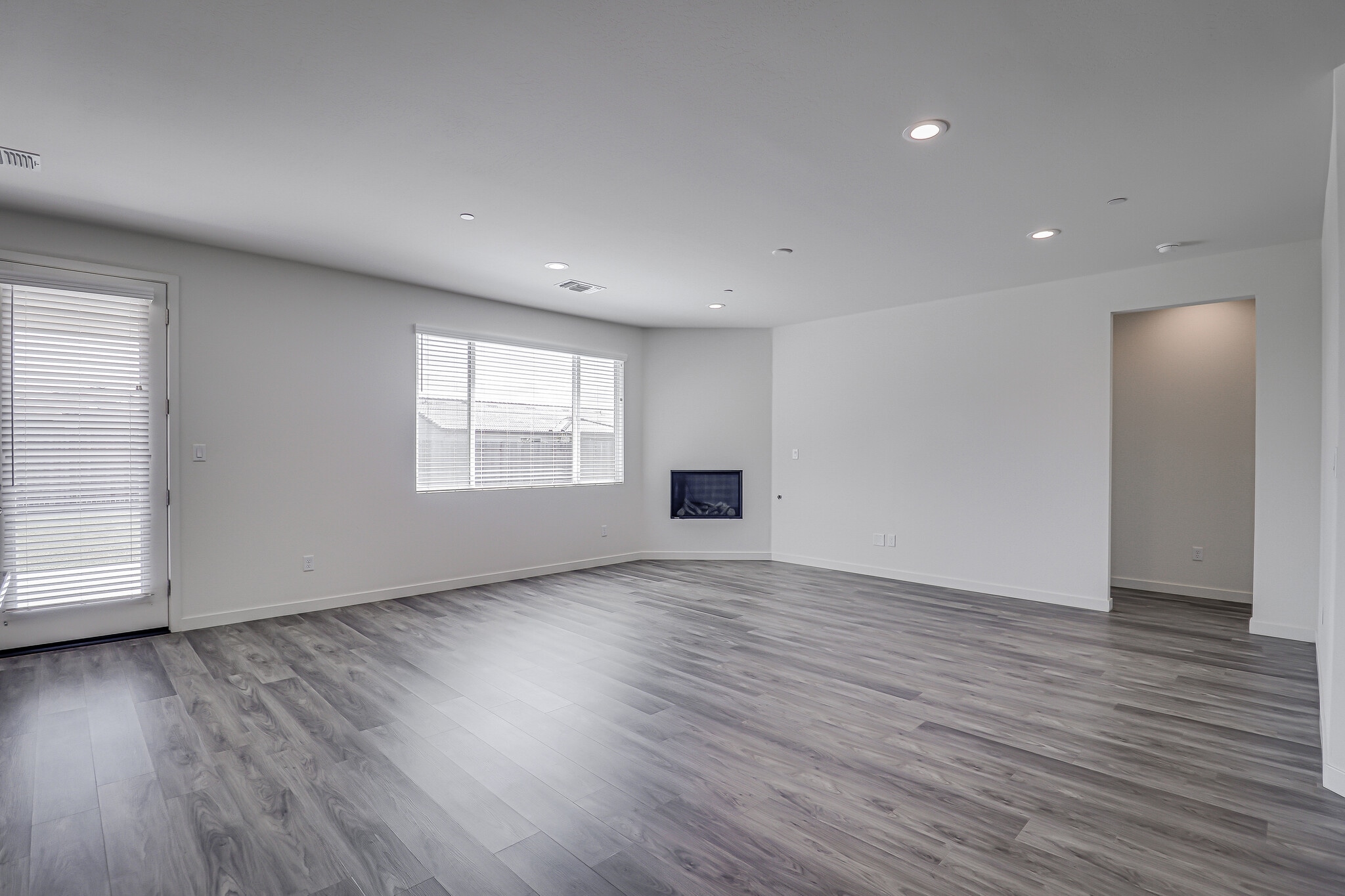 Building Photo - 15017 Maryvale Ave