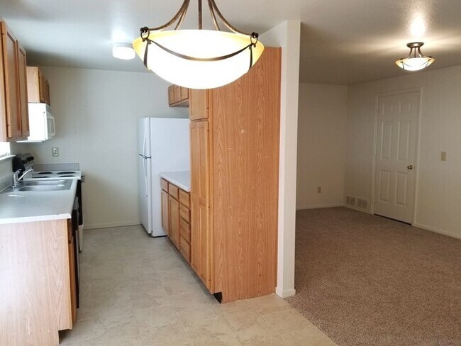Building Photo - Town Home For Rent in Carson City