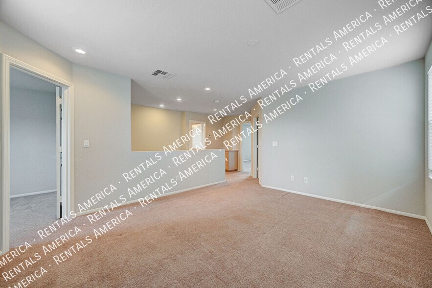 Building Photo - 10567 Foggy Glen Ave