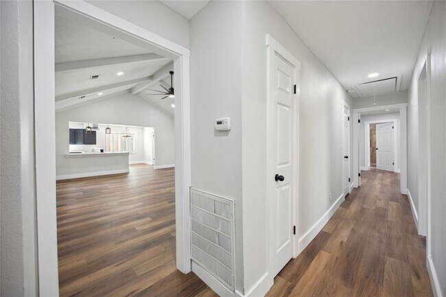 Building Photo - 7907 12 Fairway Ln