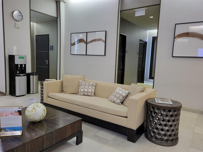 Building Photo - 1830 S Ocean Dr