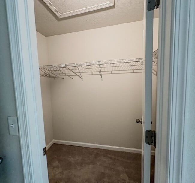 Building Photo - Spacious 3-Bedroom Townhome with garage  i...