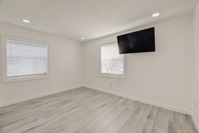 Building Photo - 1317 SW 31st St