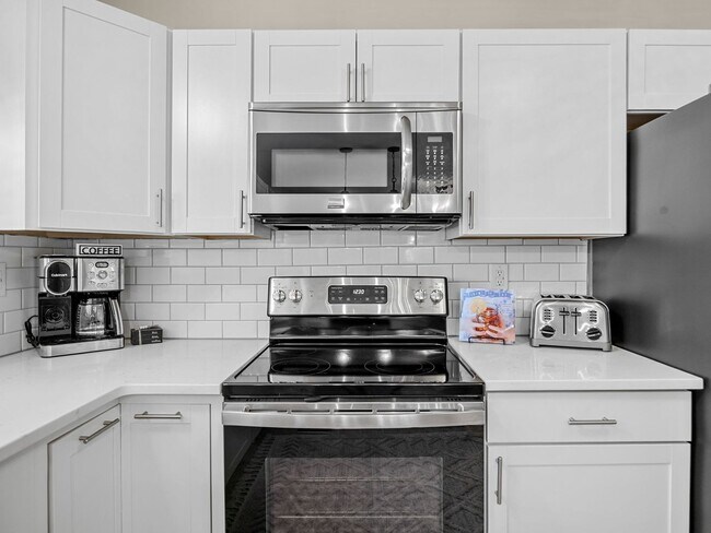 Building Photo - Immaculately Maintained 2 BR, 1 BA Short-Term Rental in Greer NO APPLICATION FEE if APPROVED