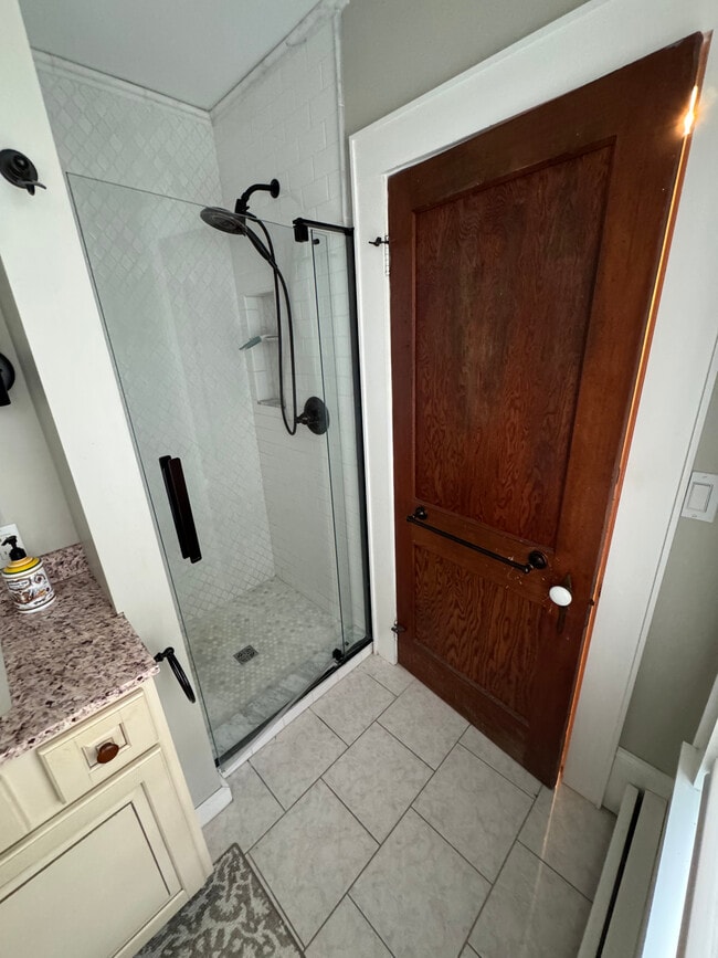 Building Photo - 147 Lincolnville Ave