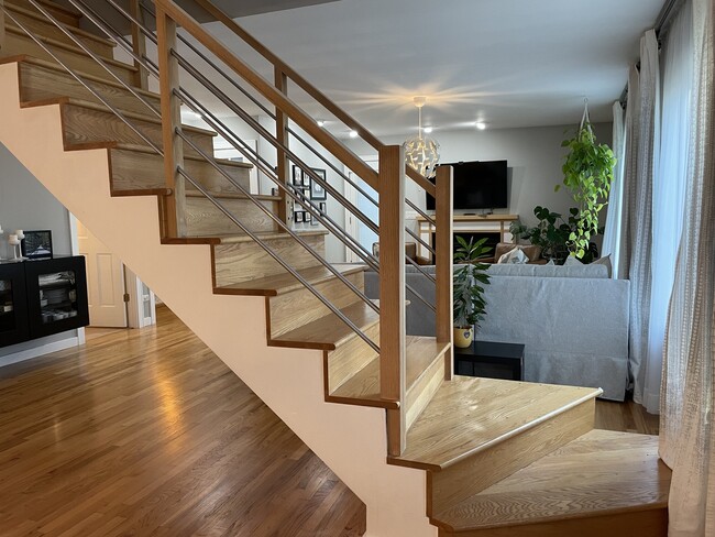 Building Photo - 43 E Armitage Ave