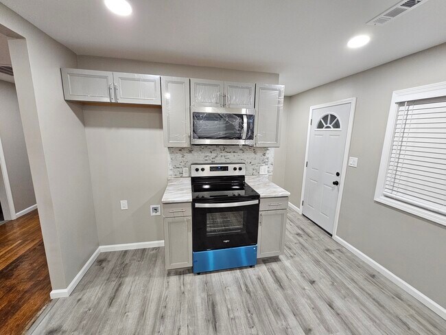 Building Photo - 2323 S Hunter Rd