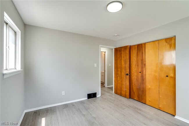 Building Photo - 4436 E 158th St