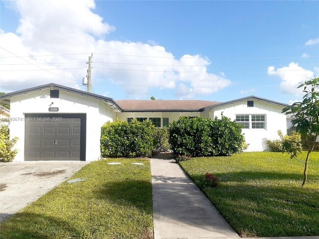 Building Photo - 2109 N Park Rd