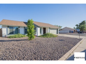 Building Photo - Bright &amp; Spacious 3/2 Phoenix Home - M...