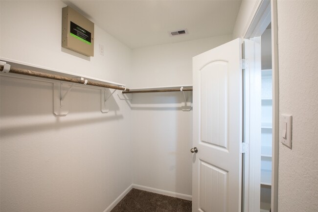 Building Photo - 12111 Parade Park Pl