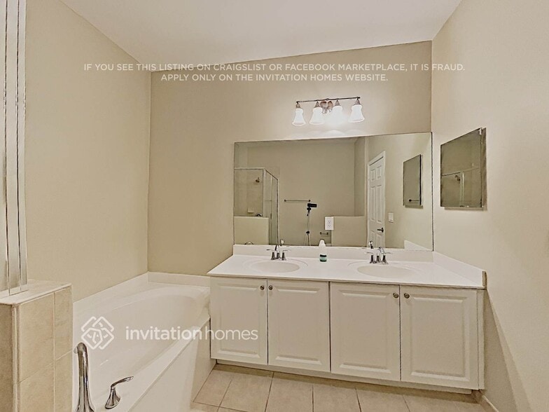 Building Photo - 247 Las Brisas Cir