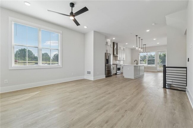 Building Photo - 428 Meadows Ln