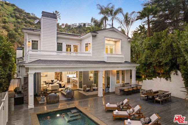 Building Photo - 1836 Laurel Canyon Blvd