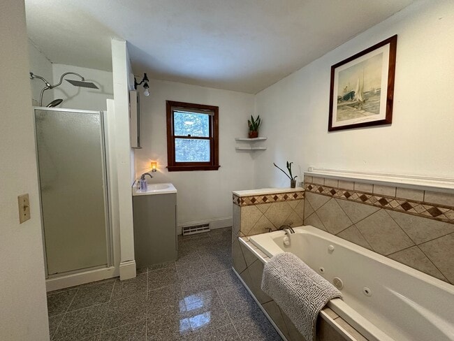 Building Photo - Furnished 1-Bedroom Primary Suite
