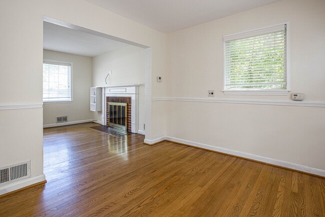 Building Photo - 2509 Crest Ave