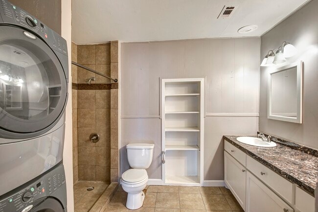 Building Photo - 1135 Woodland St