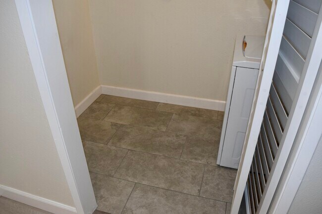 Building Photo - 81840 Ave Del Mar