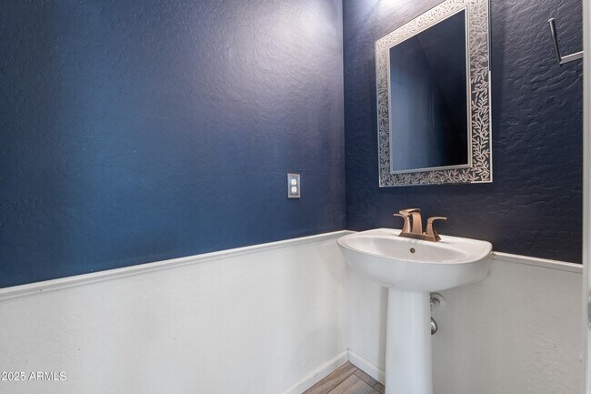 Building Photo - 3881 E Narrowleaf Dr