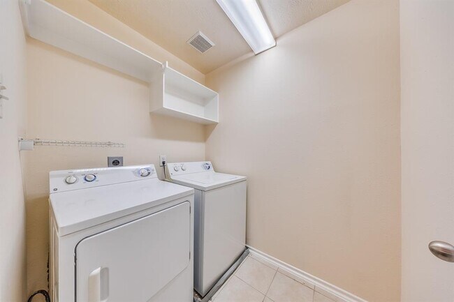 Building Photo - 3338 Atherton Canyon Ln
