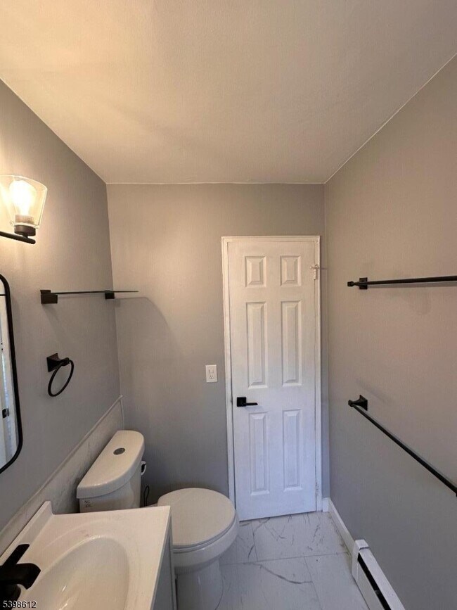 Building Photo - 916 Stuyvesant Ave.