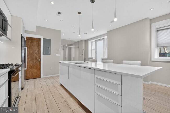 Building Photo - 1620 15th St NW