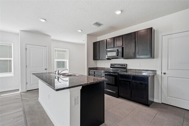 Building Photo - 32745 Pez Landing Ln