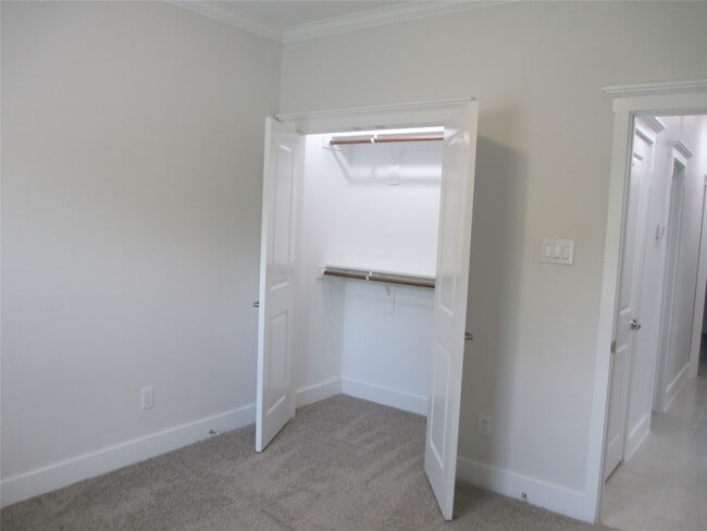 Building Photo - 1209 Elm St